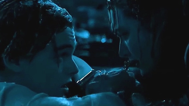 Jack et Rose parlent doucement