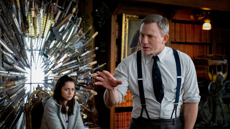 Benoit Blanc explique l'affaire dans Knives Out (2019)