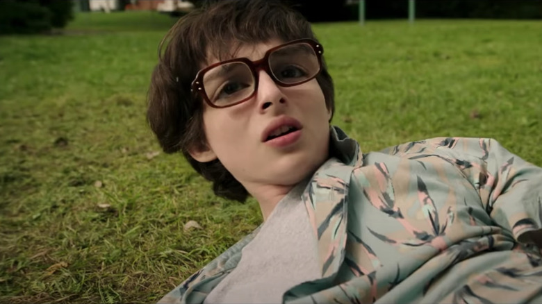 Finn Wolfhard porte des lunettes