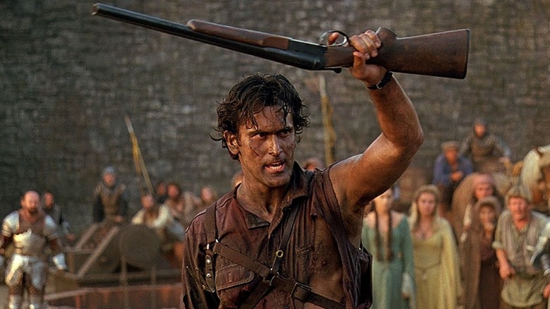 Ash se lance dans la bataille dans Army of Darkness (1992)
