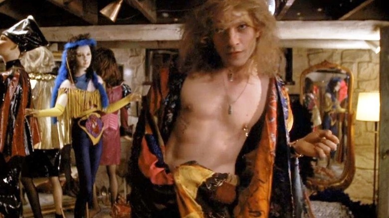 Jame Gumb/Buffalo Bill dansant