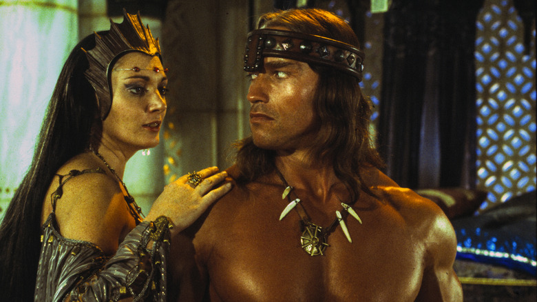 La reine Taramis touche l'épaule de Conan "Conan le Destructeur" (1984)