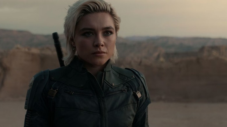 Yelena Belova debout dans Thunderbolts* (2025)