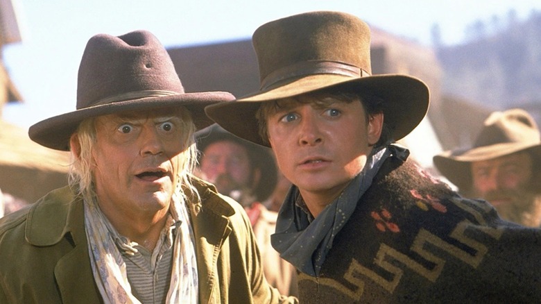 Doc Brown et Marty McFly regardent de toute urgence le vieil Ouest dans Retour vers le futur : Partie III (1990)