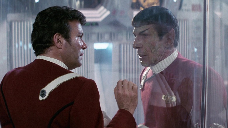 Kirk et Spock se disent au revoir alors que Spock meurt 