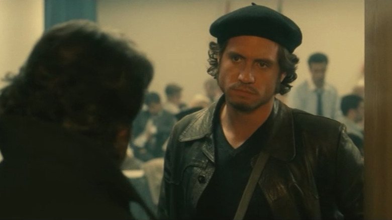 Edgar Ramírez comme Carlos