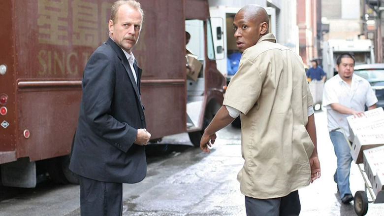Jack et Eddie dans la rue à 16 pâtés de maisons