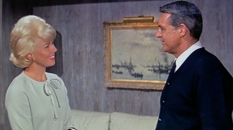 Cathy Timberlake et Philip Shayne discutant dans That Touch of Mink (1962)
