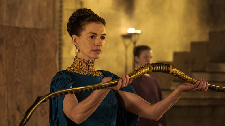 Pénélope brandissant l'arc de chasse d'Ulysse dans L'Odyssée (2026)