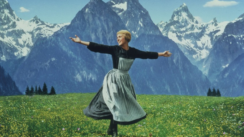 Maria s'ébattant dans les collines dans The Sound of Music (1964)