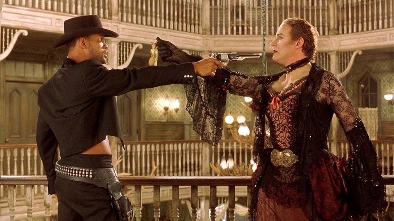 Le capitaine James West et le maréchal américain Artemus Gordon se tirent des armes dans Wild Wild West (1999)