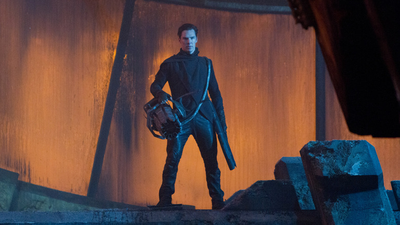 Khan après s'être téléporté dans Star Trek Into Darkness (2013)