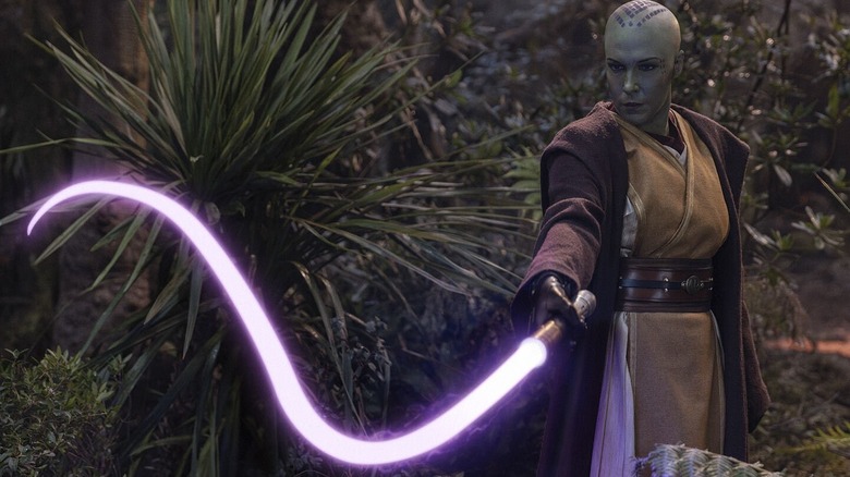 Vernestra Rwoh utilisant un lightwhip sur The Acolyte