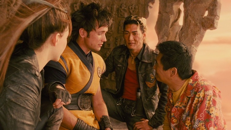 Les personnages principaux de Dragonball : Evolution en conversation (2009)