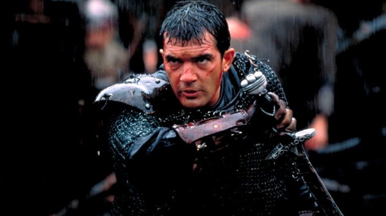 Ahmed se prépare au combat dans Le 13ème Guerrier (1999)