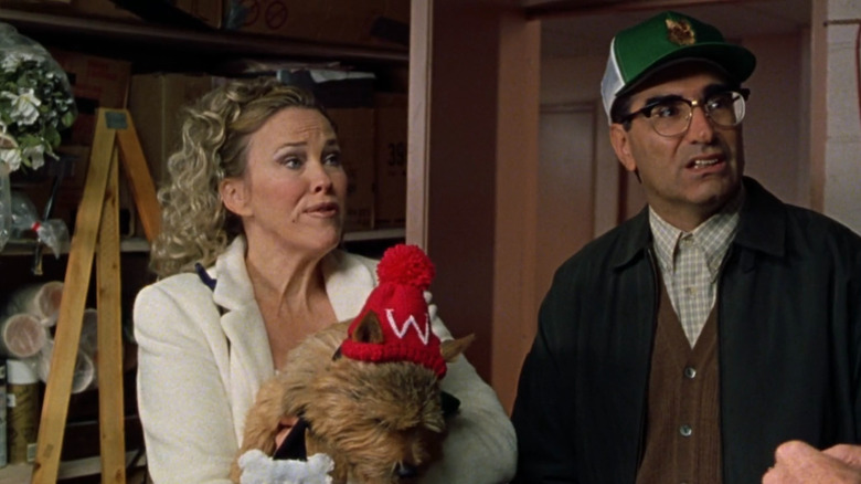 Cookie, Gerry et leur chien dans une salle de stockage dans Best in Show