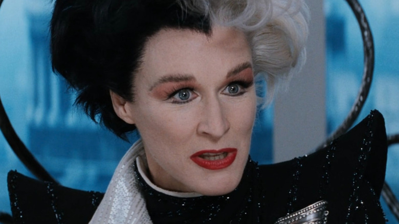 Glenn Close parle à Anita dans Les 101 Dalmatiens