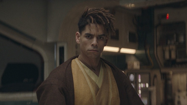 Yord Fandar a l'air sévère dans ses jolies robes de petit Jedi dans Star Wars : L'Acolyte (2024)