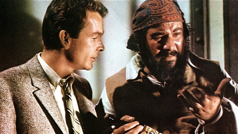 Le Capitaine Barbe Noire et Steve Walker parlent dans Blackbeard's Ghost