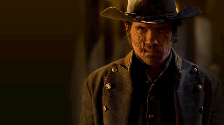 Jonah Hex renfrogné lorsqu'une porte est ouverte dans Jonah Hex (2010)