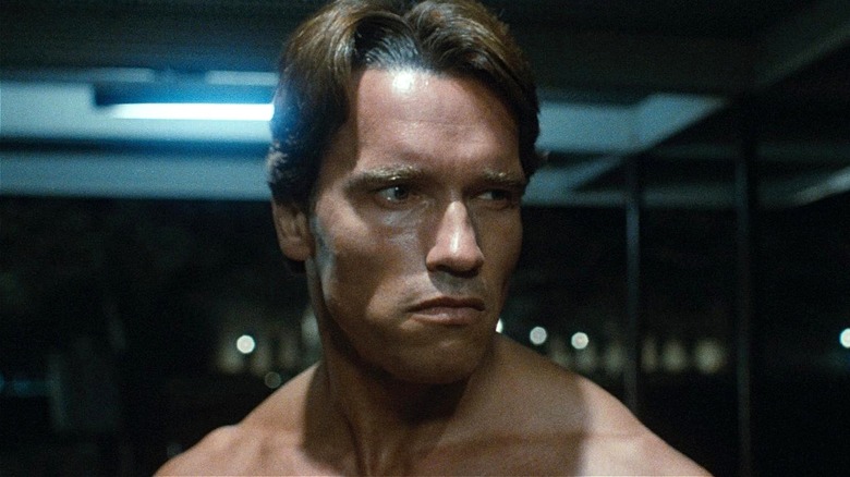 Le Terminator arrivant sur Terre dans The Terminator (1984)