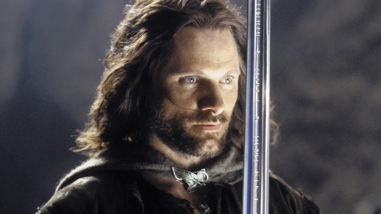 Aragorn se prépare au combat dans Le Retour du Roi (2003)