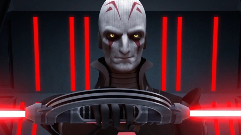 Grand Inquisiteur tenant un sabre laser tournant dans Star Wars : The Clone Wars