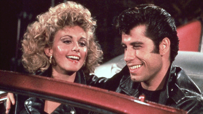 Sandy et Danny dans la voiture dans Grease