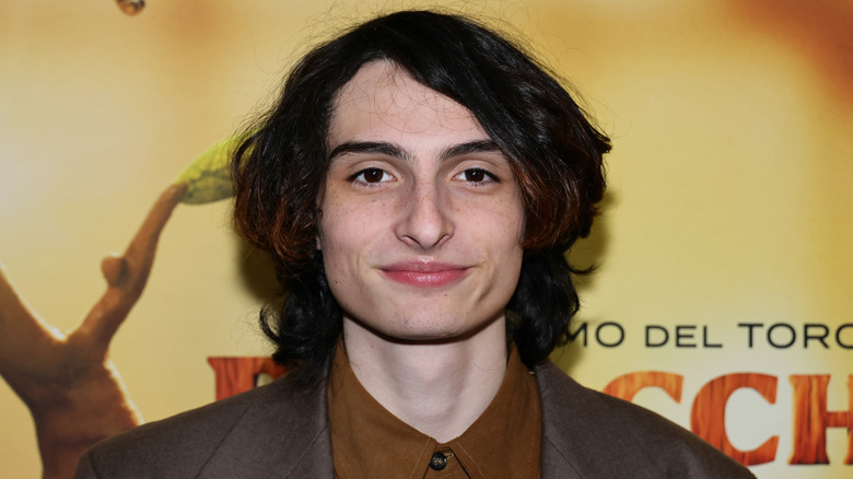 Finn Wolfhard souriant