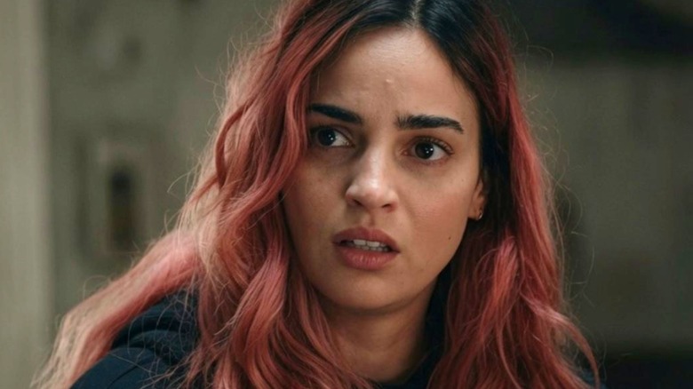 Alice a l'air inquiète dans Evil Dead Burn (2026)