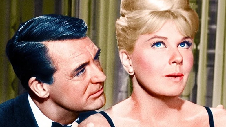 Philip Shayne derrière Cathy Timberlake dans That Touch of Mink (1962)