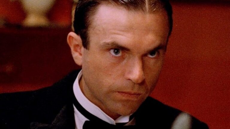 Le test d'écran de James Bond de Sam Neill prouve qu'il aurait fait un excellent 007