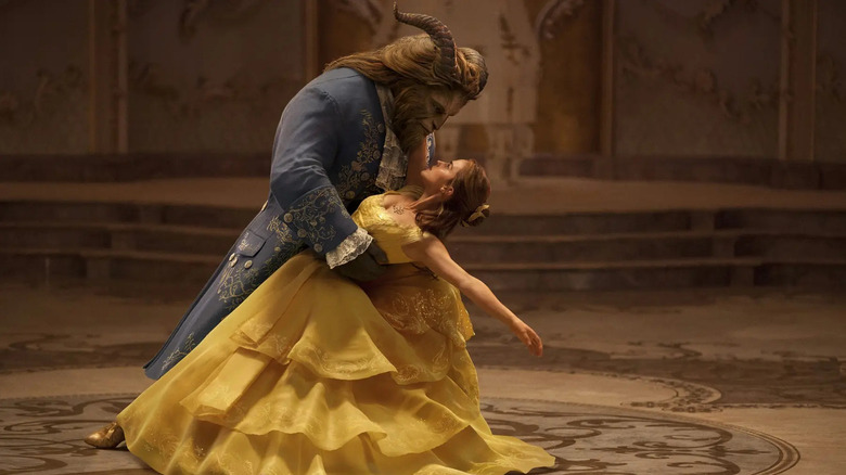 La Bête et Belle dansant dans La Belle et la Bête