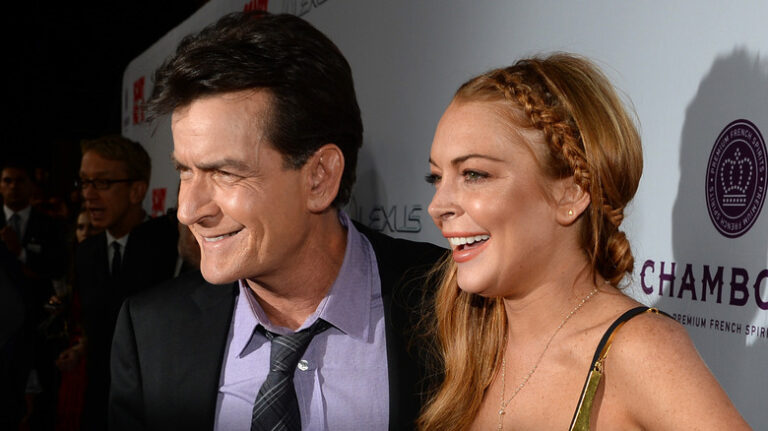 The Weird Release Lindsay Lohan et Charlie Sheen ont dû signer pour Scary Movie 5