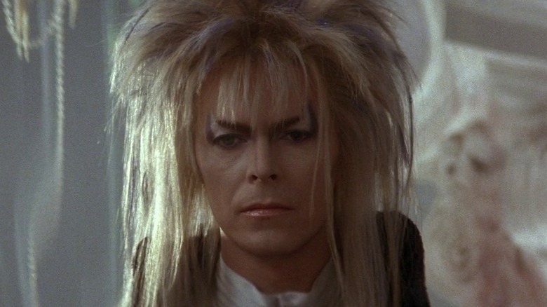 Jareth regarde vers l’avenir dans Labyrinth