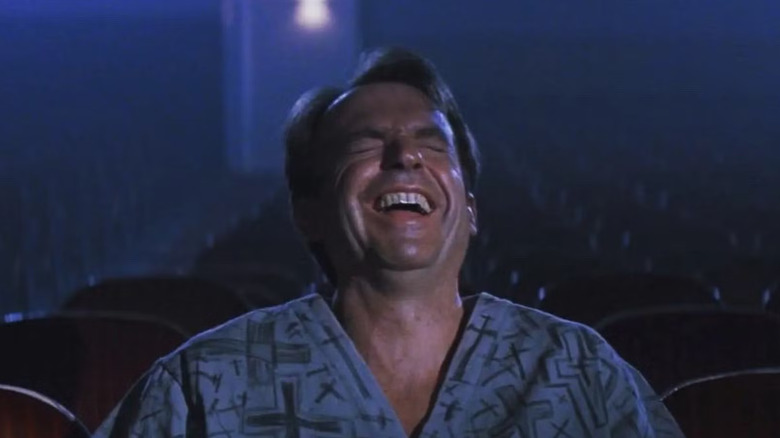 John Trent voyant le film de sa vie dans In the Mouth of Madness (1994)