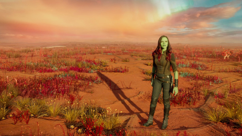Gamora regardant au loin dans Les Gardiens de la Galaxie Vol. 2 (2017)