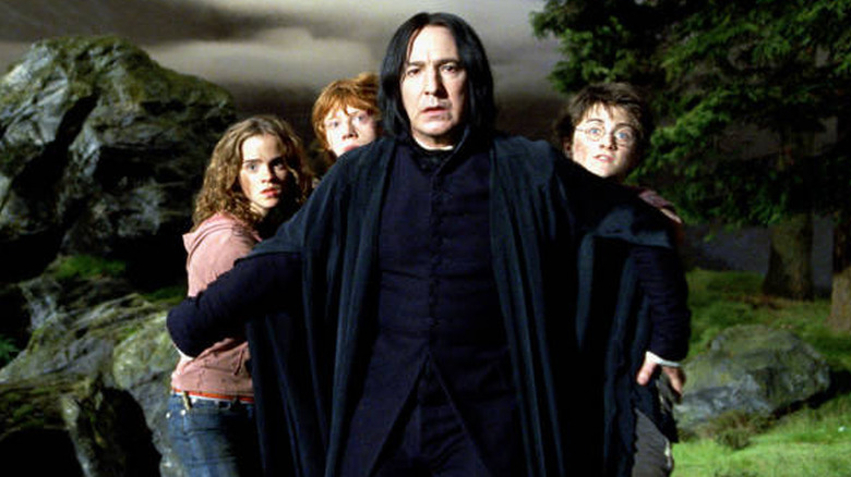 Rogue protégeant Harry Ron Hermione
