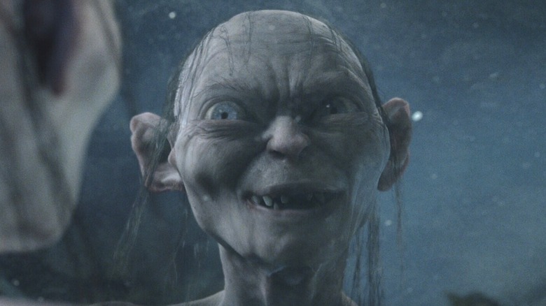 Gollum se parle dans son reflet dans l'eau 