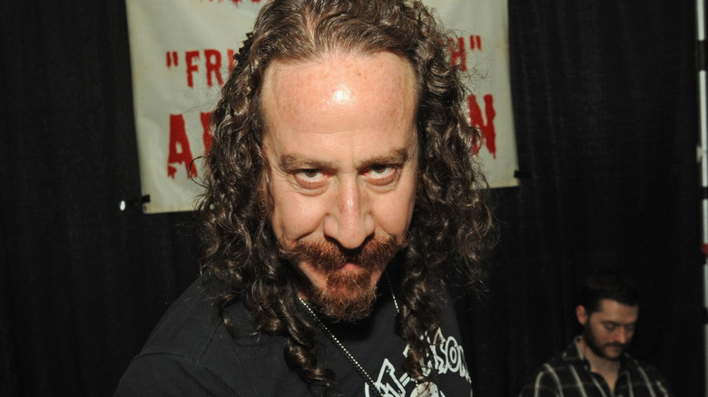 Ari Lehman souriant à la caméra