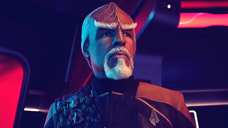 Un Worf vieillissant sur le pont 