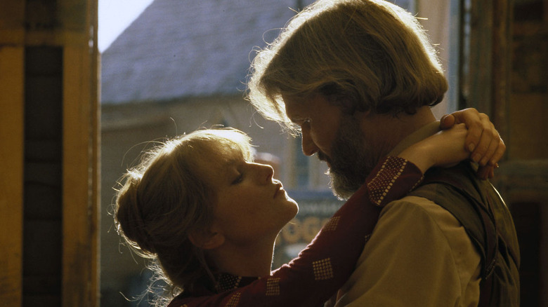 Ellen Watson et James Averill s'embrassant dans Heaven's Gate (1981)