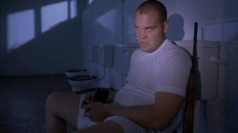 Le soldat Leonard Lawrence sur les toilettes dans Full Metal Jacket