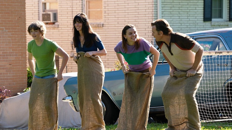 les Platt participent à une course en sac dans The End of Oak Street (2026)