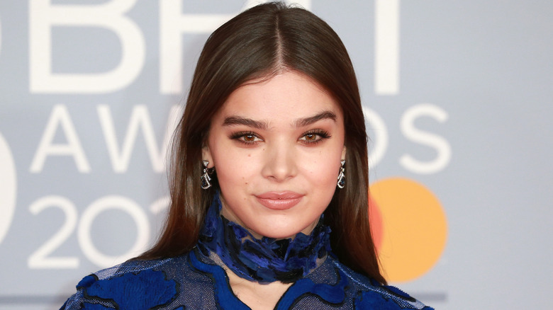 Hailee Steinfeld aux Brit Awards 2020