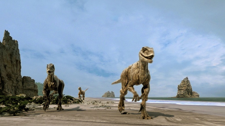 Une bande de rapaces errant sur la plage dans The Land That Time Forgot (2009)
