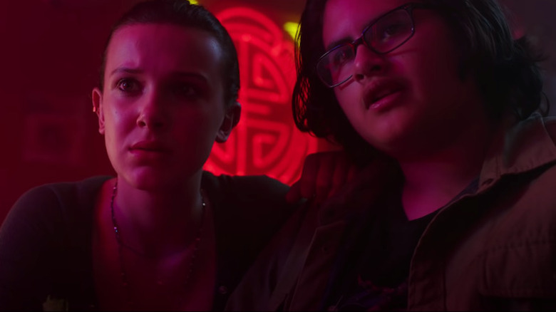 Millie Bobby Brown et Julian Dennison dans Godzilla contre Kong