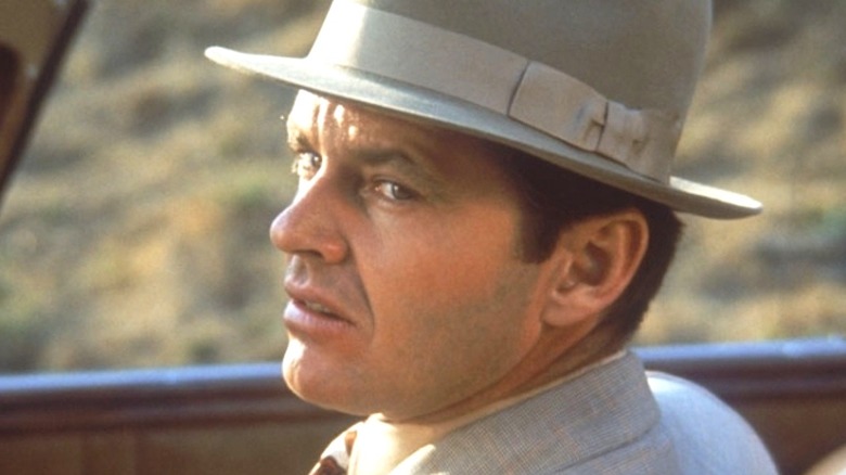 Jakes Gittes en voiture