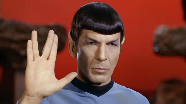 Spock fait un salut vulcain