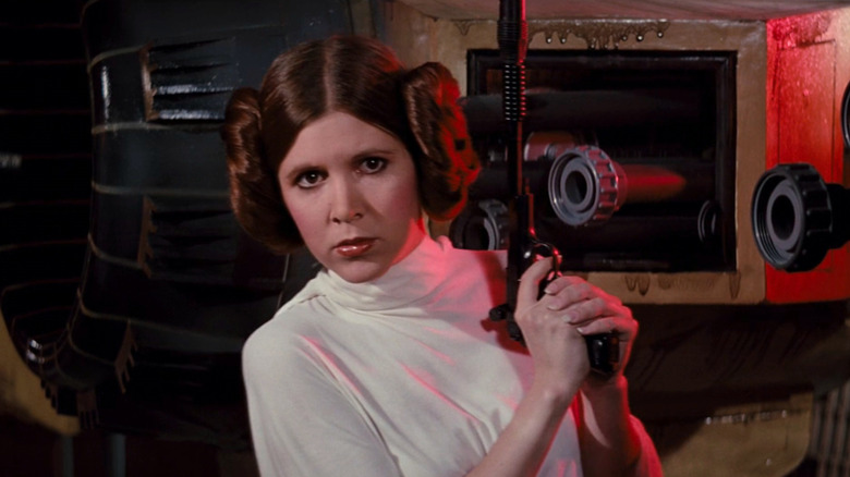 Princesse Leia tenant un pistolet